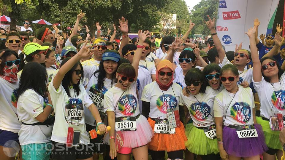 Kemeriahan peserta Color Run 2016. - INDOSPORT